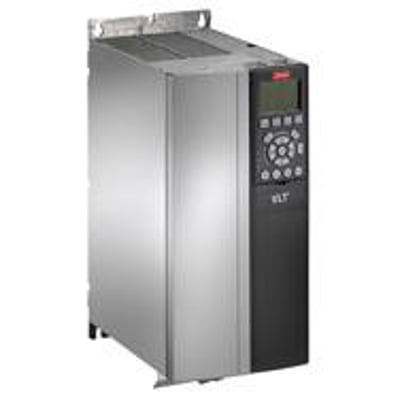 Danfoss VLT FC202 frekvensomformer med 18,5kW effekt og IP20C1 filter, viser frontpanelet med display og knapper.