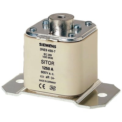 Siemens SITOR sikring 3NE6 med indvendigt gevind og 710A mærkestrøm, vist på en hvid baggrund.