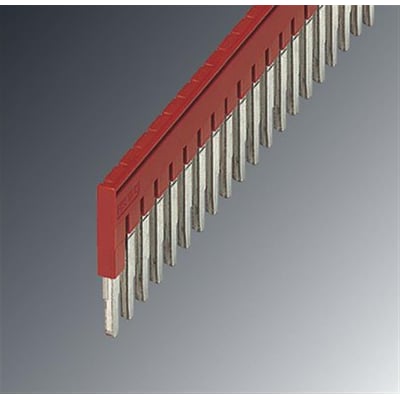 Detaljeret nærbillede af Phoenix Contact FBS 20-6 indlægsbroen, fremhæver dens 20-polede design med rød isolering og kobberkontakter.