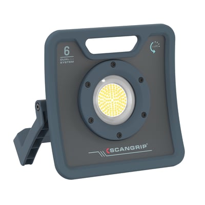 Fronten af Scangrip NOVA 6K C+R LED-arbejdslampe, der viser lyskilden og 'Dual 2-in-1 System'.