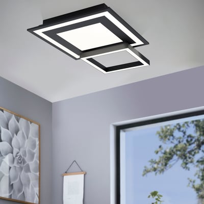 EGLO Savatila-Z loftlampe i sort stål, med to firkantede elementer, monteret i et moderne rum med grå vægge.