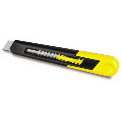 Nærbillede af Stanley 18 mm bræk af-kniv, viser det sorte greb med gul skyder og tydeligt Stanley-logo.