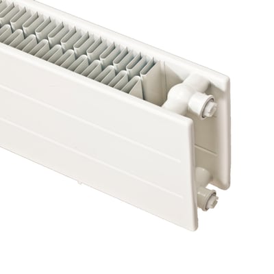 Hudevad LK konvektor H210 T22/3-20 i RAL9016 hvid, 2800mm længde, viser tilslutninger og lameller.