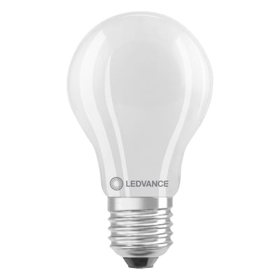 Helbillede af en Ledvance LED standard lyskilde med mat finish og E27 fatning, isoleret på hvid baggrund.