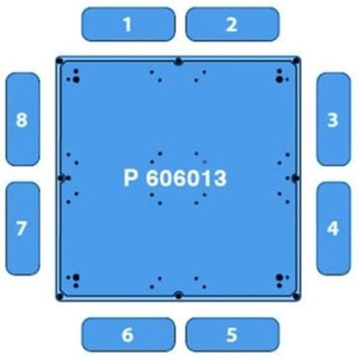 Tegning af Fibox kassebund i polyester, 600 x 600 x 130 mm, med fire flangehuller og øvrige hulplaceringer.