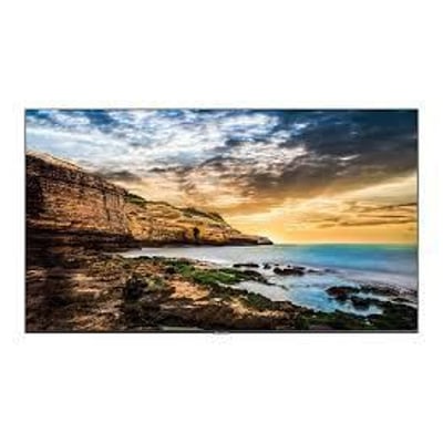 Samsung QE55T UHD-skærm på 55 tommer med sort ramme viser en kyst med klipper, hav og farverig himmel.