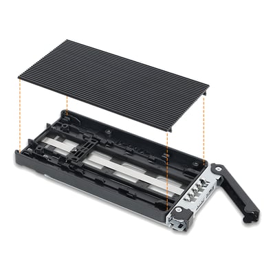 ICY Dock mobil rack adskilt, viser M.2 NVMe spor og 3.5" bay ramme med ribbet top.