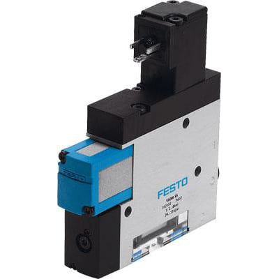 Festo Vacuum generator VADM-95 i aluminium og sort plast med blå detaljer, vist på hvid baggrund.