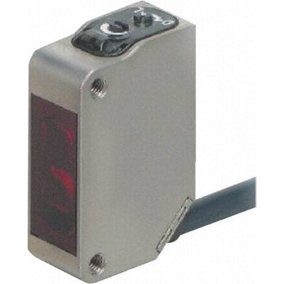 Omron E3ZM-B81T fotoelektrisk sensor med rustfrit stålhus og rød LED lyskilde, set fra siden med kabel.