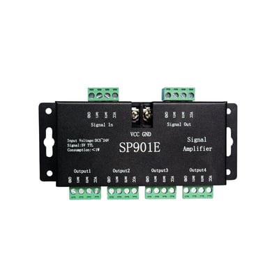 RGBIC signal splitter SP901E til 12V/24V LED strips, med indgang og fire udgange samt specifikationer trykt på toppen.
