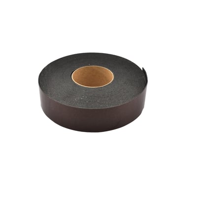 Walraven Pacifyre IWM III brandtape til rørgennemføring ses som en mørk, tæt oprullet rulle på 12,5 meter.
