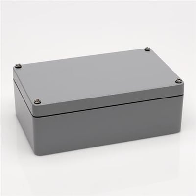 Bernstein CA-230 monteringskasse i sølvgrå aluminium med dimensionerne 220x122x80 mm, vist fra siden og med synlige skruer i låget.