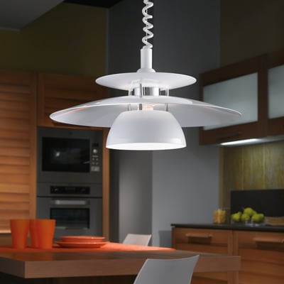 EGLO Brenda pendel Ø430 i hvid, monteret over et køkkenbord med et moderne design, der skaber hygge.