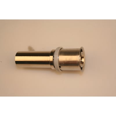 Roth MS-presovergang med nippel, der forbinder 32 mm alu-rør med 35 mm Cu-rør. Fremstillet af blank messing.