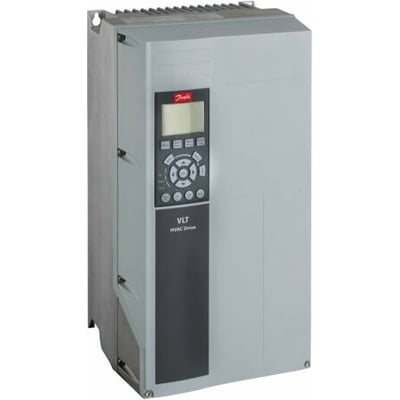 Danfoss VLT® AQUA Drive FC 202 frekvensomformer med 7,5 KW, IP55, grafisk panel og PROFIBUS DP V1 på hvid baggrund.