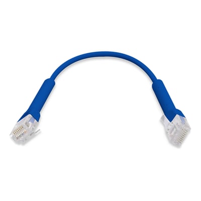 Ubiquiti UniFi patchkabel med RJ45-stik i blå, 0,1 meter, Cat6, vist med en bue på sort baggrund.