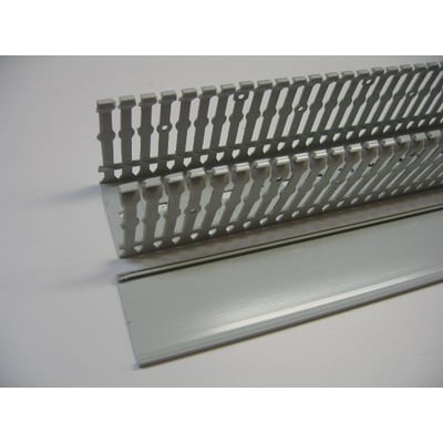 Legrand halogenfri ledningskanal, B60 x H80, grå plast med 6 mm slidser og perforeringer i siden.