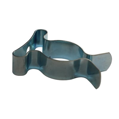 Maskinfabrikken Universal fjederklemme til Ø13mm rør, fremstillet af metal med en blålig overfladebehandling.