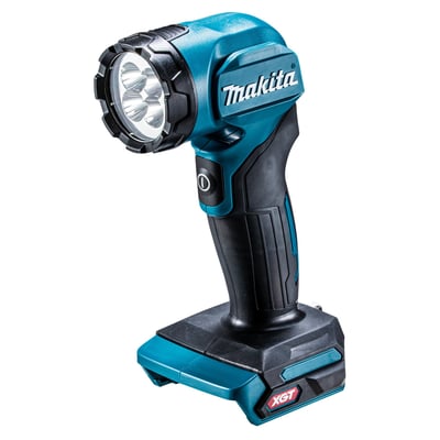 Makita 40V XGT LED lampe med fire kraftige lysdioder og ergonomisk håndtag på hvid baggrund.