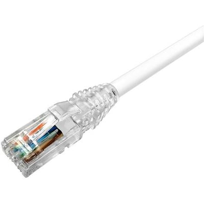 Patchkabel KAT6A U/UTP i hvid med en længde på 0,5 meter og LSZH-kappe. Stikket er transparent og viser de farvede ledninger.