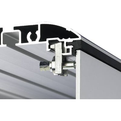 Rittal montagesæt til Optipanel CP 6058500, viser en detaljeret nærbillede af en metalmonteringsklemme med bolt og møtrik.