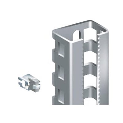 Schneider Electric Møtrik kvikfit M6 ved siden af en 200mm sokkel, viser hvordan møtrikken monteres i soklen for kabelstyring.