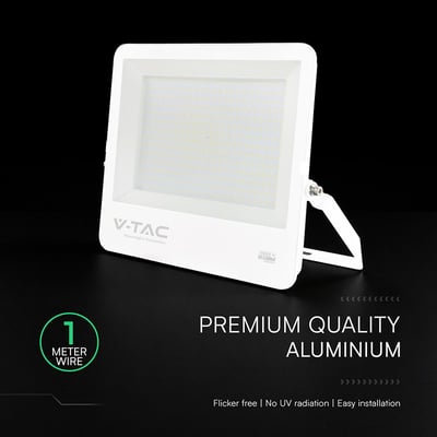 Hvid V-TAC LED-projektør på beslag, 300 W med CREE-chip og aluminiumshus, vist forfra og fra siden.