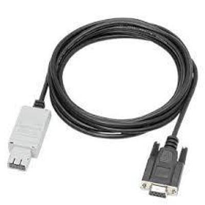 Siemens USB-til-seriel adapter kabel med en USB-A-stik og en sort RS232 D-sub 9-pin-stik på en hvid baggrund.