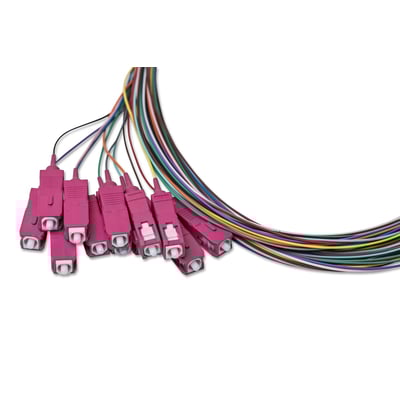 Sæt med 12 stk. Pigtail OM4 SemiTight 2m fiberoptiske kabler med pink SC/PC konnektorer og farvekodede kabler.