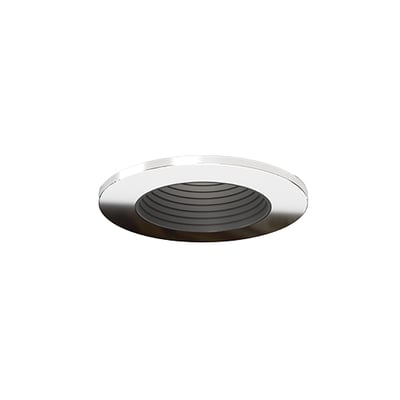 Ansell Lighting Prism Pro XM anti-genskin-front i krom og sort med rund kromkant og sort, rillet inderside, set skråt forfra.