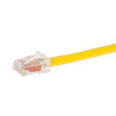CommScope Patchkabel K6 GS8E XL LSZH i gul farve med klar RJ45-stik og et 0,92 meter langt kabel.