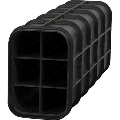 Uni-Seals Quattro 6-WAY kabelkanalsystem ses skråt forfra med sort, aflang kanal og seks separate rum i åbningen.