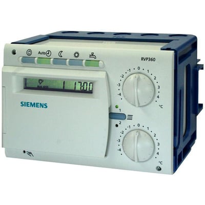 Siemens RVP360 varmeregulator med digitalt display og to drejeknapper til temperaturindstilling. Fronten er hvid med blå detaljer og et grønt display viser '1 17:00'.