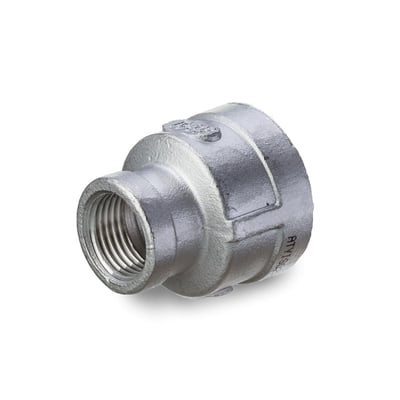 Formmuffe i rustfrit stål 316-CF8M, 1 1/2"x3/4", med 20 bars trykklasse og indvendigt BSPP-gevind på hvid baggrund.
