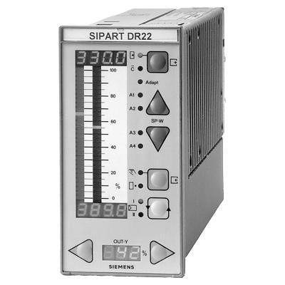 Siemens SIPART DR22 procescontroller med digitalt display, knapper og skala viser målinger på 330.0 og 889.8.