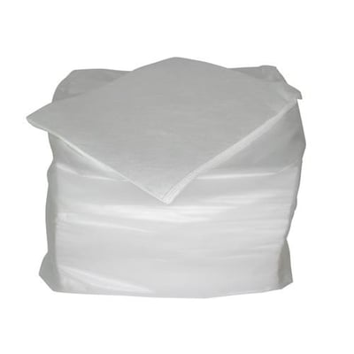 En pakke med 200 stk hvide Oil Only måtter, hver måler 40 x 50 cm, stablet og indpakket i plastfolie.