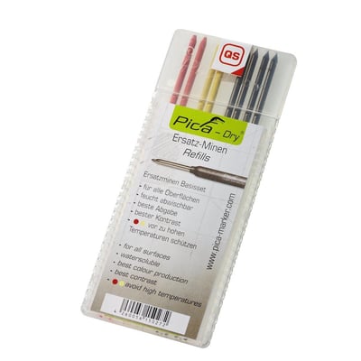 Nærbillede af Pica Dry refill stifter i en plastikboks, der viser de røde, gule og grafitstifter med QS mærke.