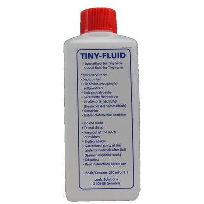 Flaske med Tiny-Fluid speciel væske til Tiny røgmaskiner, 250 ml eller 2 L, med rød skruelåg og hvid etiket.