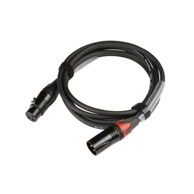 Professionelt sort XLR-kabel med hun- og hanstik samlet, 3 meter langt.