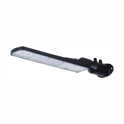 SpectrumLED sort skumrings LED-gadelampe på 50 W set skråt forfra med LED-lysene og monteringsbeslaget synlige.