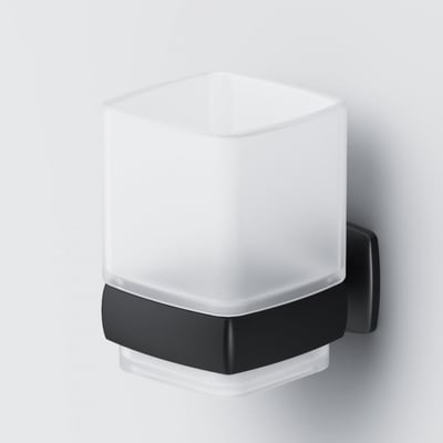 AM.PM Gem tandkrus med holder i sort mat glas og holder. Kruset er firkantet og frostet.