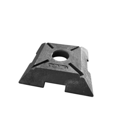 BD fod til afspærringscylinder i genbrugsplast, 390x390 mm og 8 kg tung. Foden er stabelbar og har et centralt hul til cylinder.