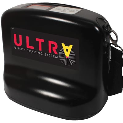 Sort Ultra 12W Standard Transmitter til kabelsøgning med tydeligt logo og bærestrop på siden.