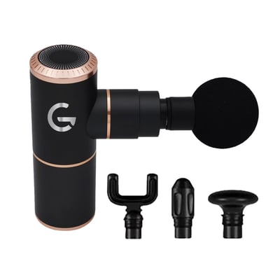 Gorunner Massagepistol Deluxe i sort aluminium med et rundt massagehoved monteret og tre ekstra medfølgende hoveder på hvid baggrund.