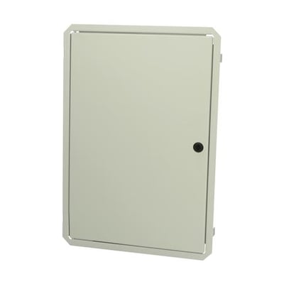 Fibox inderdørssæt i elforsinket stål til Arca vægskabe 700x500, vist lukket med en sort drejeknap og hvid baggrund.