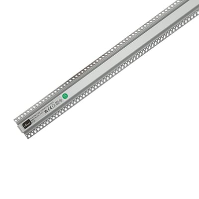 Tæt på Ansell Lighting indspartlingsprofil i aluminium, viser mærkat med produktinformation og IP20-godkendelse.