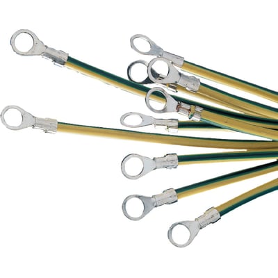 Schneider Electric isolerede PE-ledere med ringterminal, 6mm2 tværsnit og 130mm længde, vist samlet på hvid baggrund.