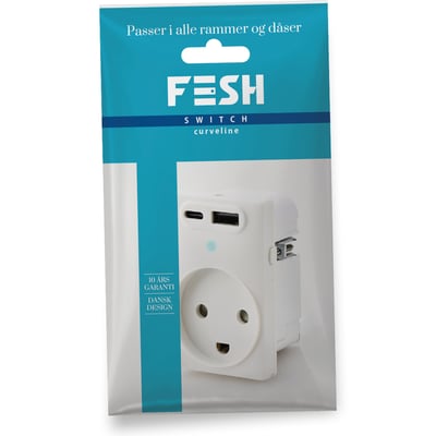 FESH SWITCH Curveline stikudtag med 2 USB-porte og 230V udtag i hvid, vist i emballage med 1,5 meter ledning og jordingsfunktion.