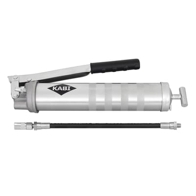 Nærbillede af Kabi 400H fedtpresser med synlig teksturområde på cylinderen og et tættere view af smøreslangens kobling og nippel.