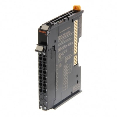 Omron NX-AD3603 analog input unit med 4 kanaler, -10 til 10 V, skrueløs push-in-konnektor og 12 mm bredde.